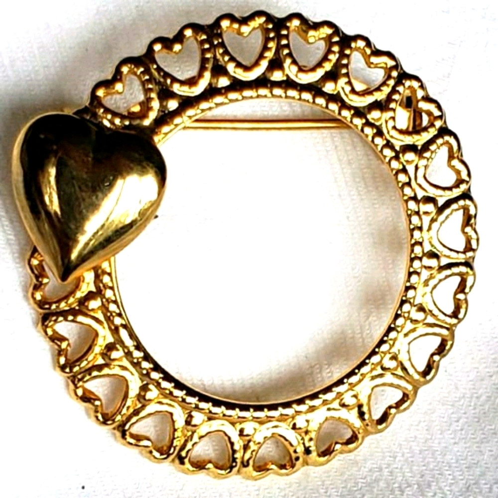 Vintage Heart Circle Goldtone Brooch